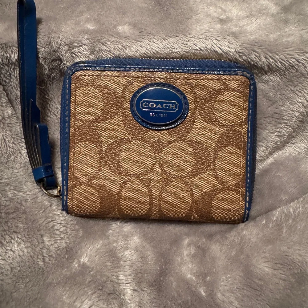 Coach Beige and Blue Wristlet Wallet - Picture 4 of 6